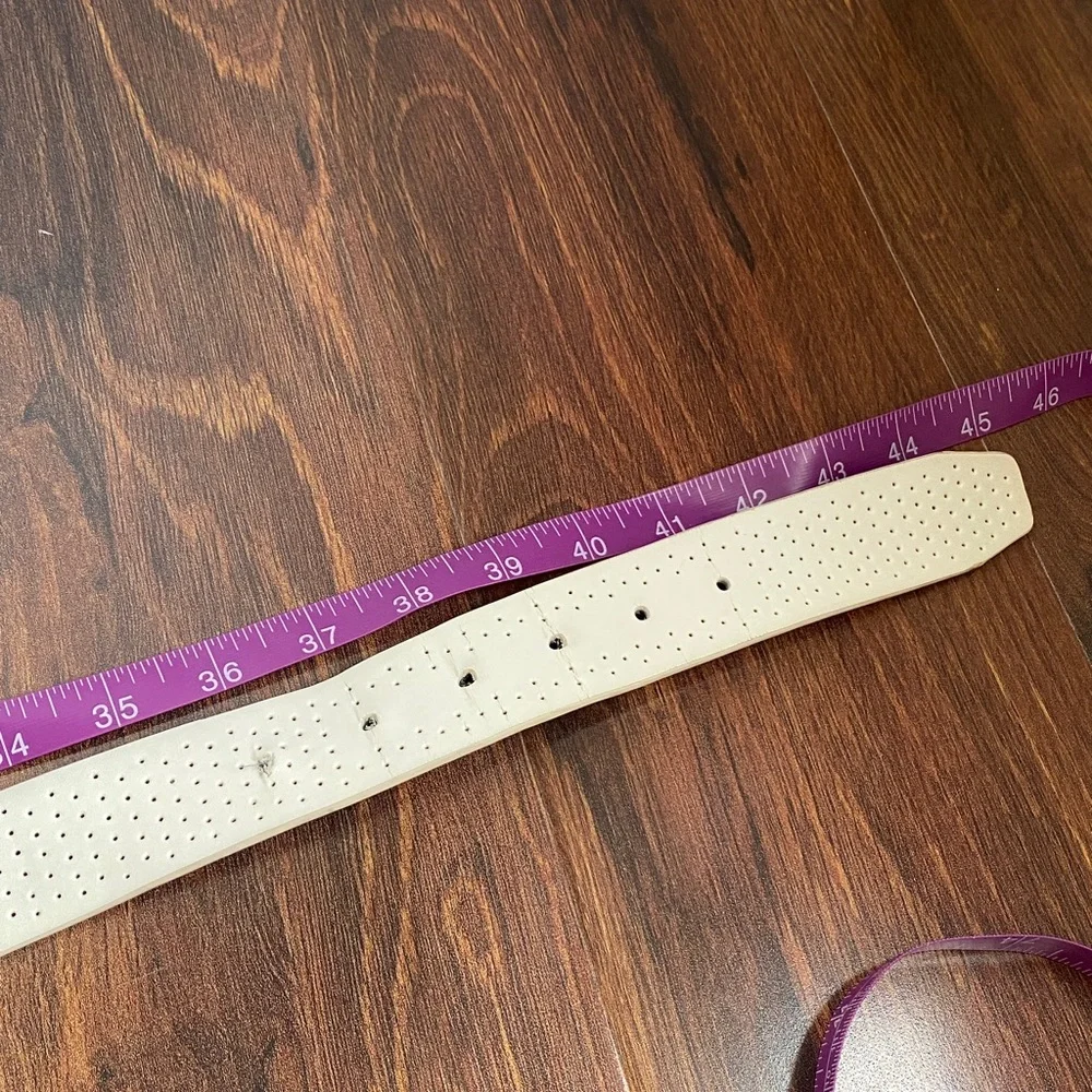 4/$20 Nike Golf Perforated Reversible Leather Belt Black and White E.86